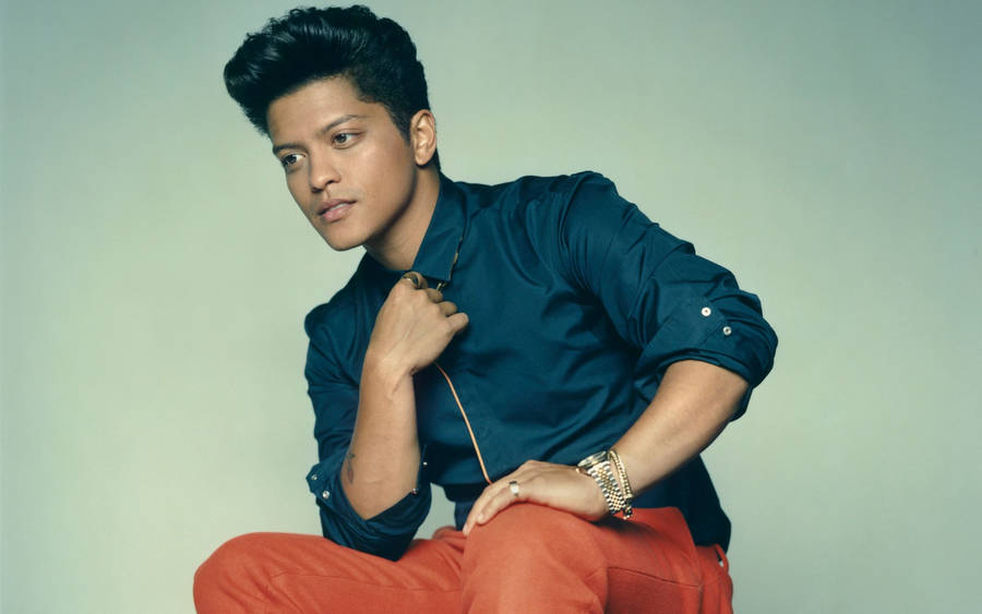 Bruno Mars In Green Outfit Wallpaper