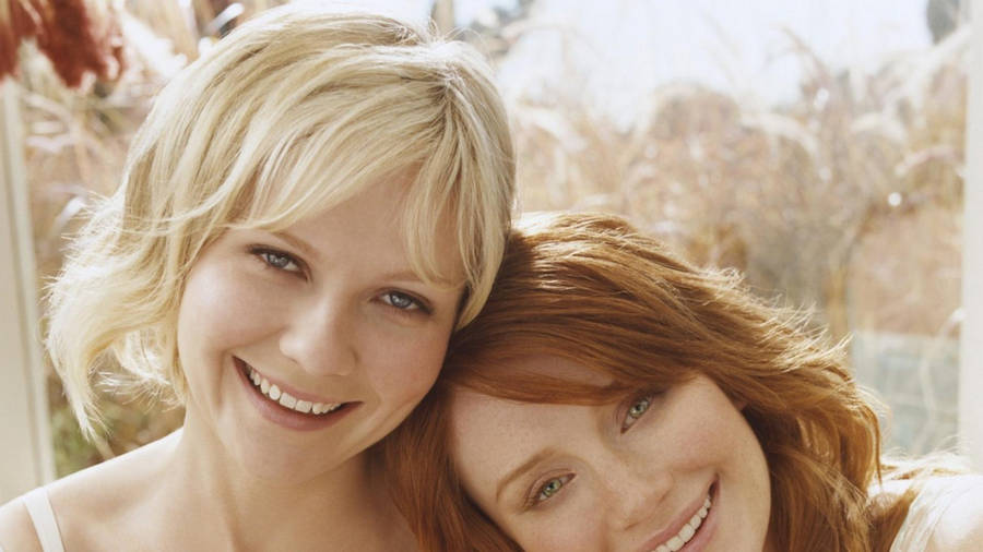 Bryce Dallas Howard Leaning On Kirsten Dunst Wallpaper