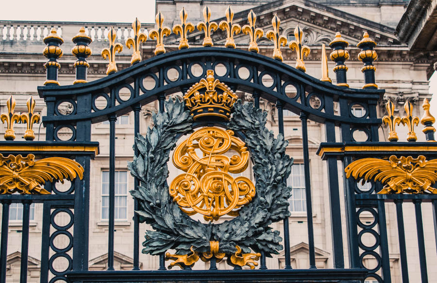 Buckingham Palace Gate Gold Wallpaper