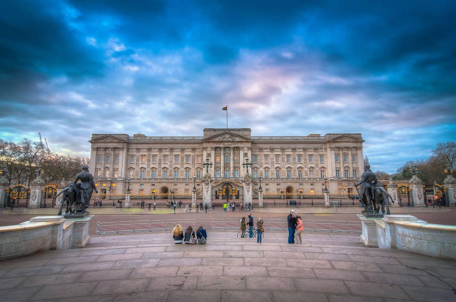 Buckingham Palace Steps Wallpaper