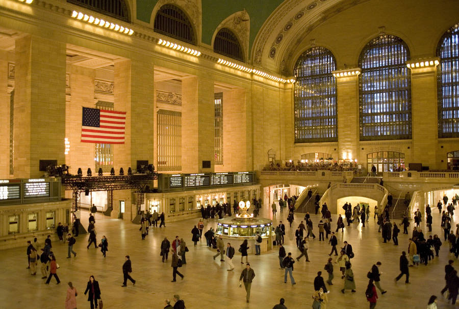 Bustling Grand Central Station Wallpaper