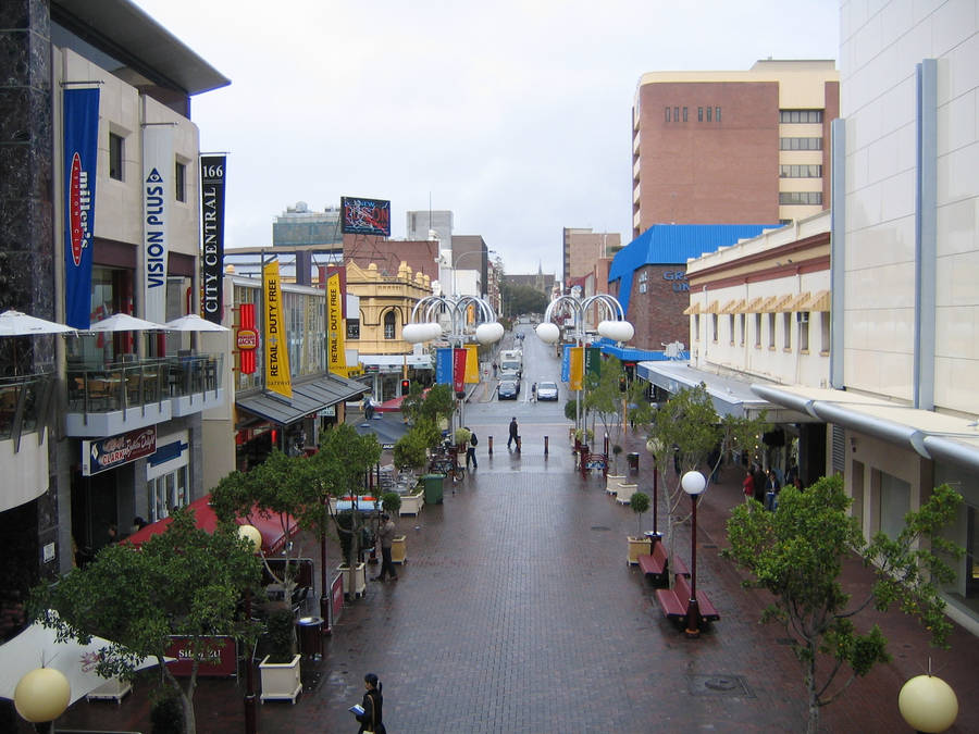 Bustling Shopping Scene In Perth's Cbd Wallpaper