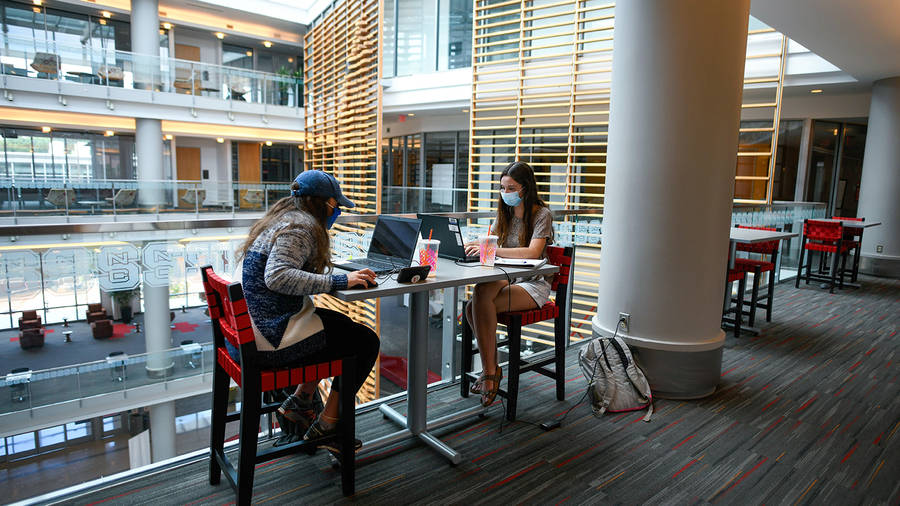 Busy Students In North Carolina State University Wallpaper