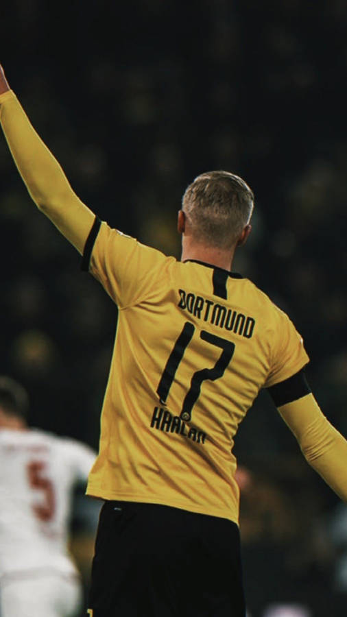 Bvb Striker No. 17 Erling Haaland Wallpaper