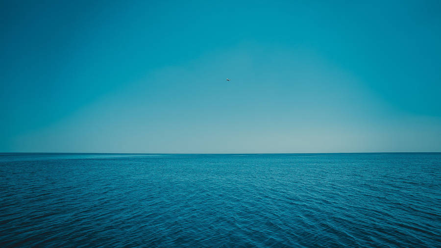 Calm Blue And Cool-looking Horizon Wallpaper