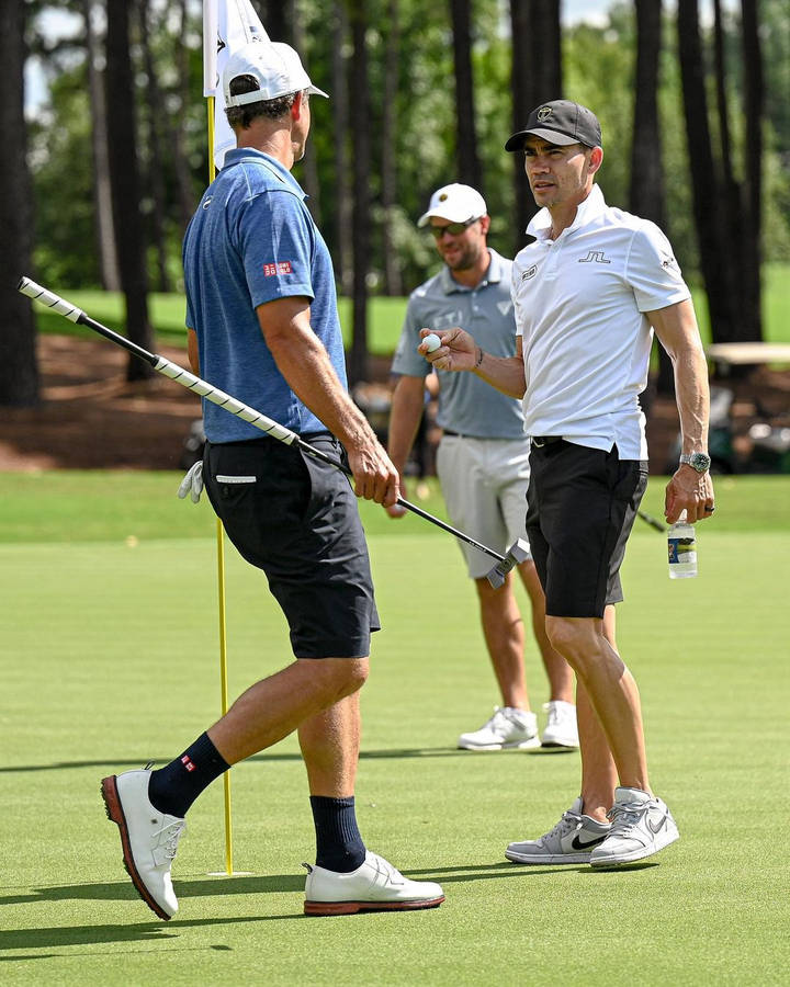 Camilo Villegas Holding Bottle Of Water Wallpaper