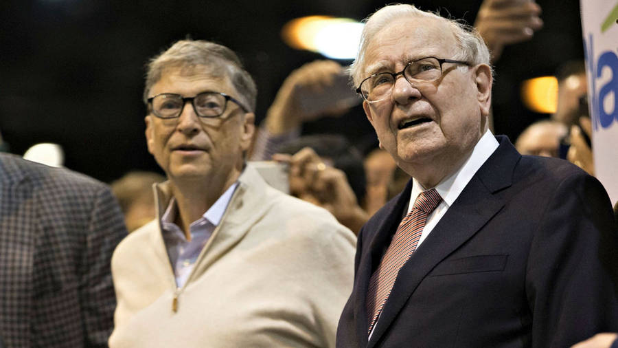 Candid Moment Of Warren Buffett And Bill Gates Wallpaper