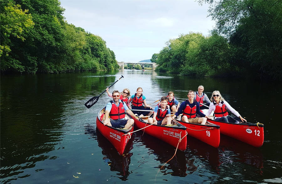 Canoeing Tourist In Group Selfie Wallpaper