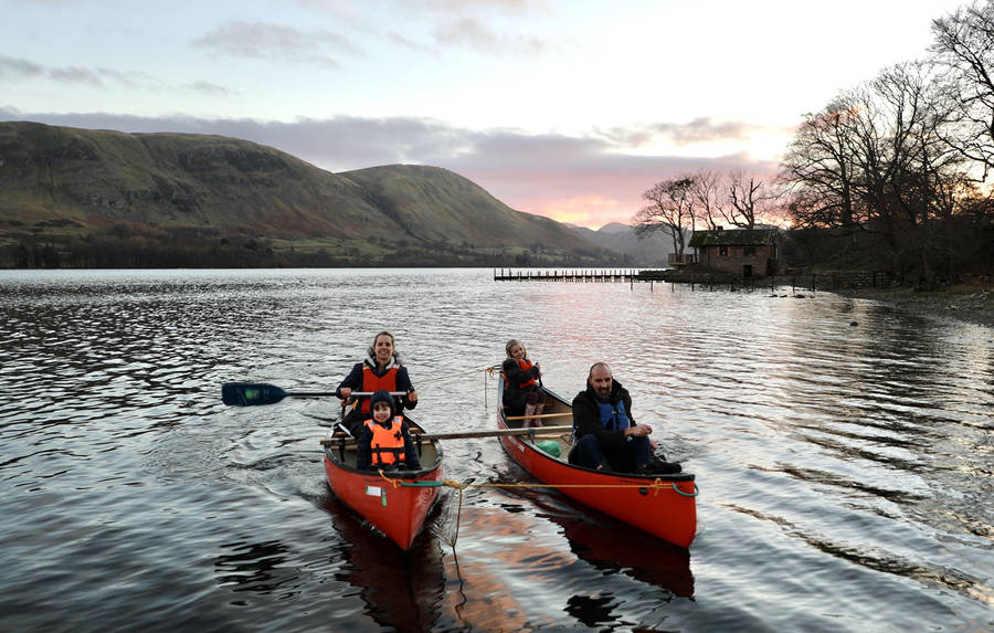 Canoeing With Family Wallpaper