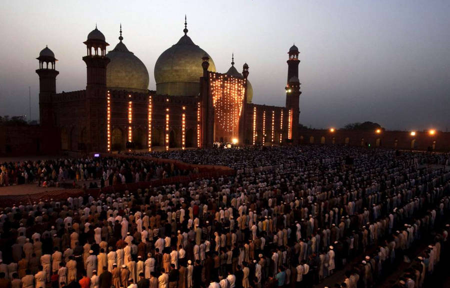 Caption: Bustling Crowd In Vibrant Lahore Wallpaper