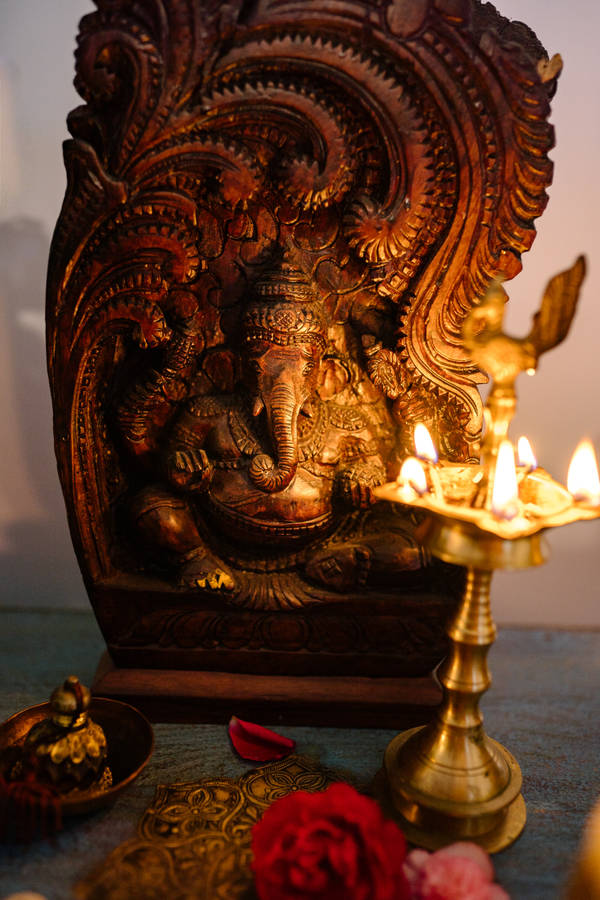 Caption: Majestic 4k Resolution Image Of Bronze Ganesh Statue Wallpaper