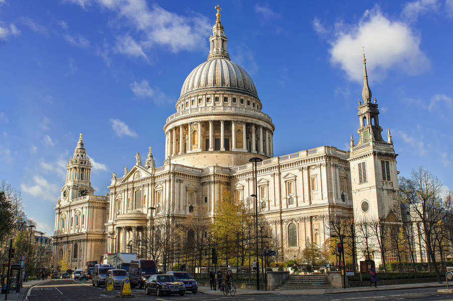 Caption: Majestic St. Paul's Cathedral In Broad Daylight Wallpaper