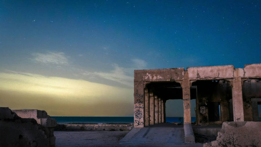 Caption: Majestic View Of An Abandoned Building In Basra, Iraq Wallpaper