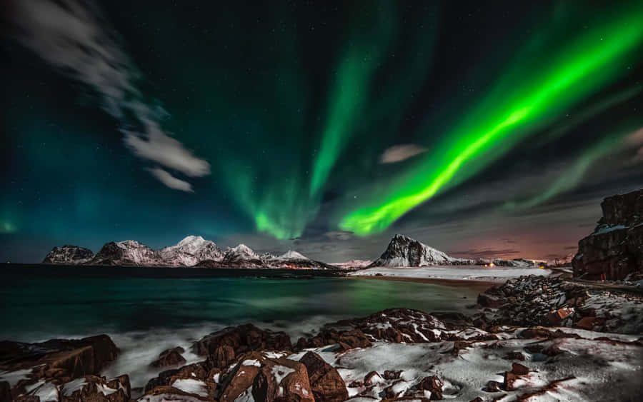 Captivating Aurora Borealis Lights Up The Night Sky Wallpaper