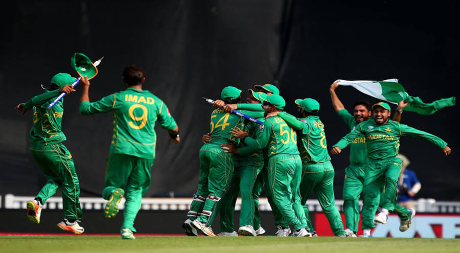 Captivating Moment Of The Pakistan Cricket Team Huddle In Victory Wallpaper