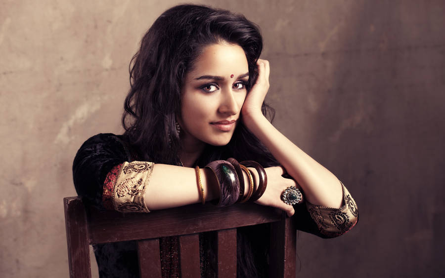 Captivating Portrait Of Bollywood Actress Shraddha Kapoor Wallpaper