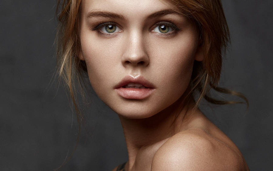 Captivating Portrait Of Russian Beauty Anastasiya Shcheglova Wallpaper