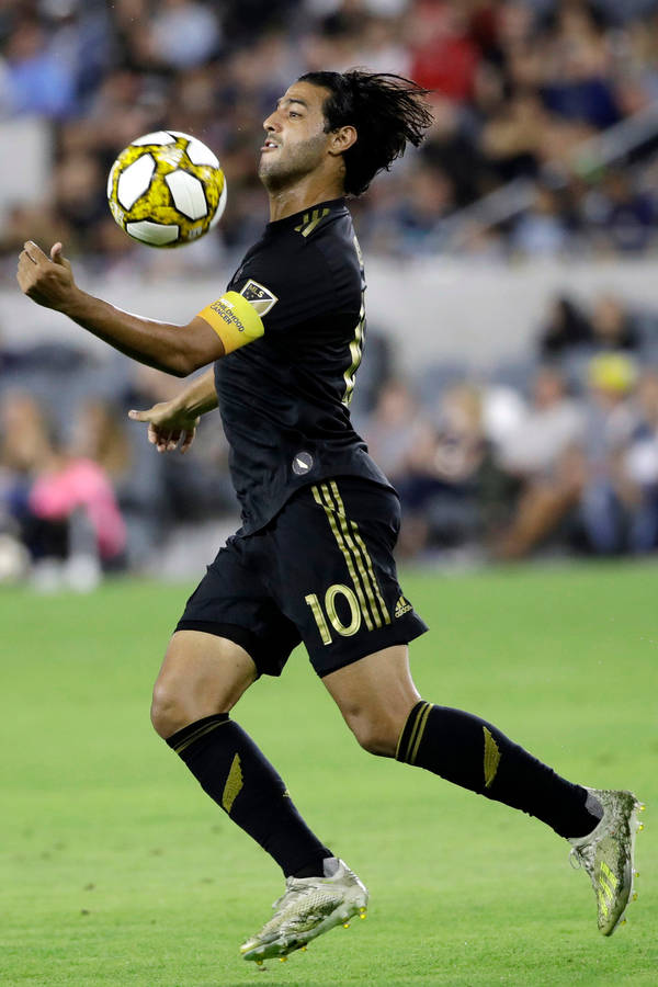 Carlos Vela Chest Receive Los Angeles Fc Wallpaper