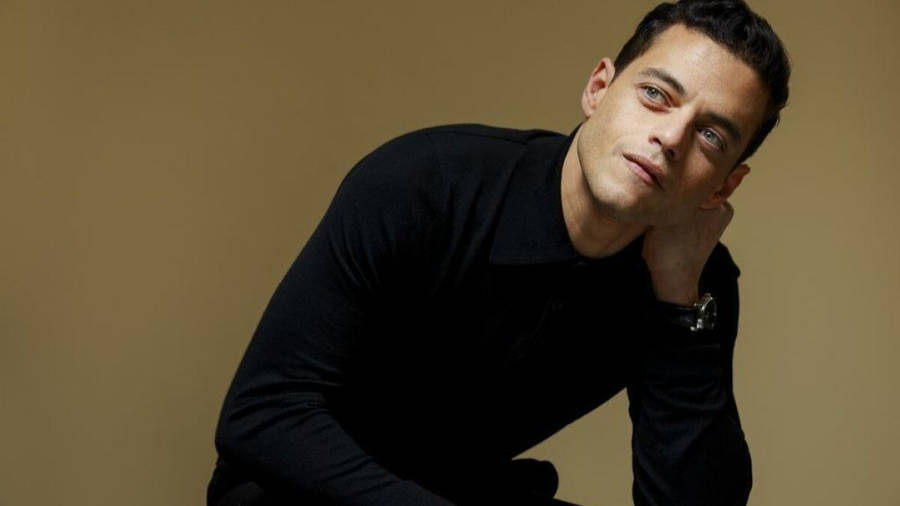 Casual Look For Rami Malek Wallpaper