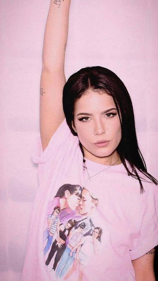 Casual Look Of Halsey Wallpaper