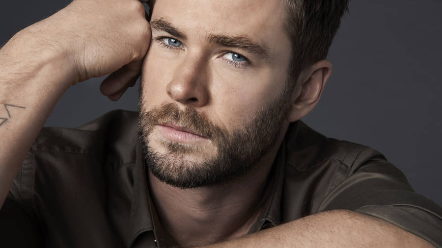 Celebrity Chris Hemsworth Close-up Wallpaper
