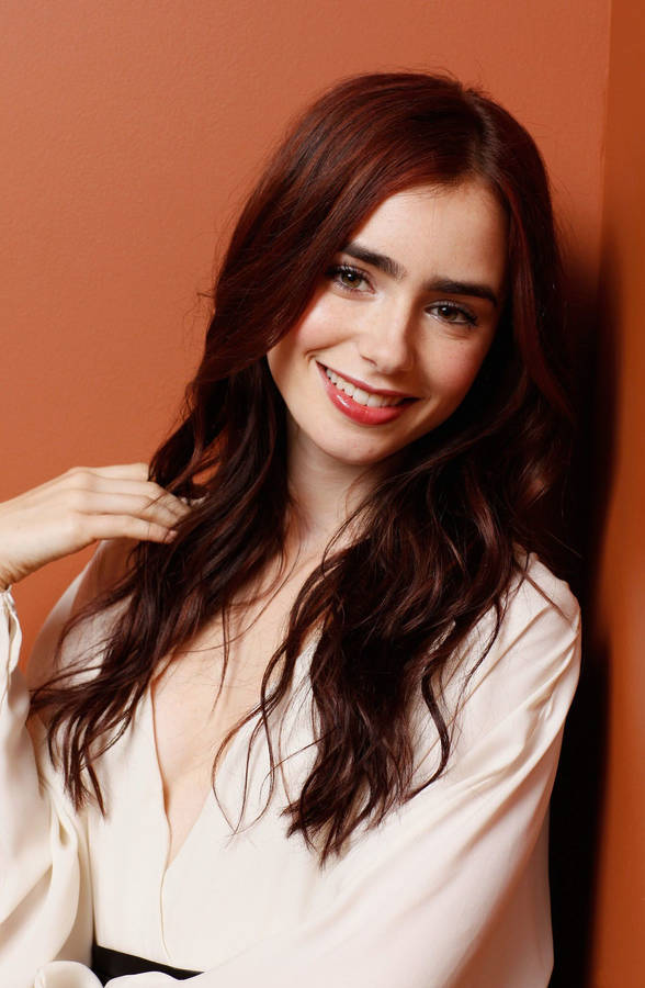 Celebrity Lily Collins Wallpaper