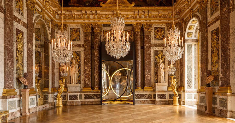 Chandeliers In The Palace Of Versailles Wallpaper