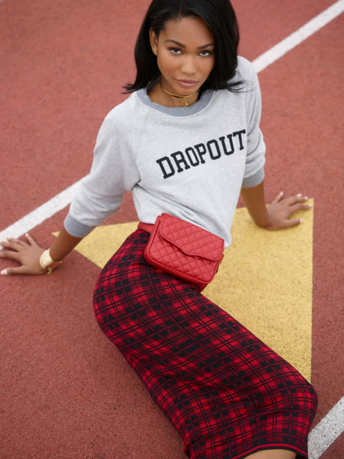 Chanel Iman Casual Fashionon Track Field Wallpaper