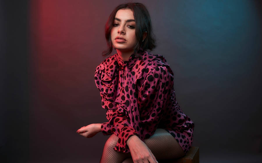 Charli Xcx In Vintage Wallpaper