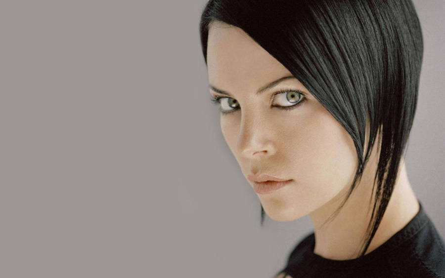 Charlize Theron Aeon Flux Close-up Wallpaper