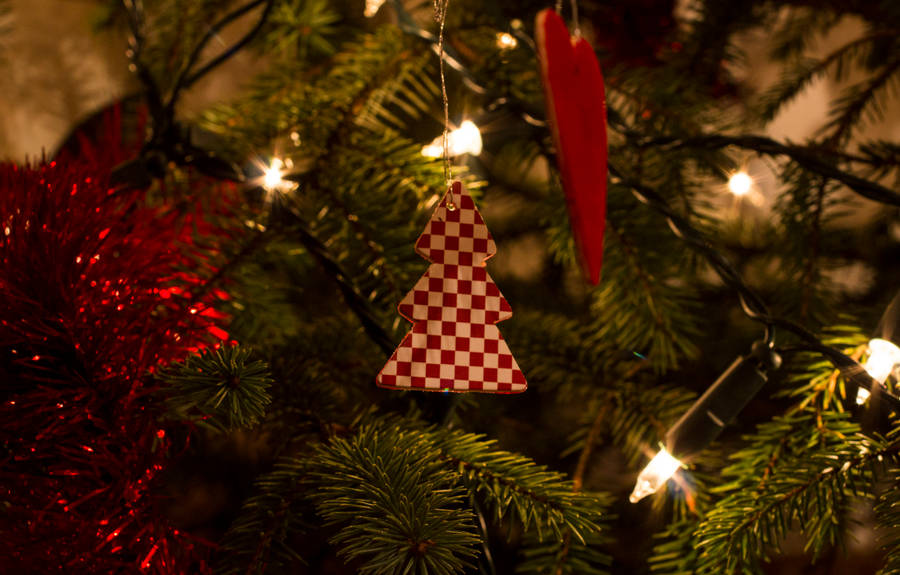 Checkered Christmas Tree Ornament Wallpaper