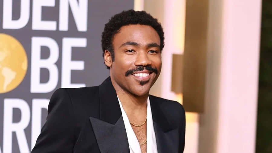 Childish Gambino Smilingat Award Show Wallpaper