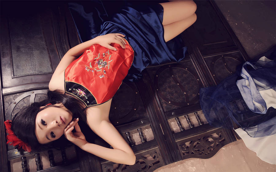 Chinese Woman Modified Cheongsam Wallpaper