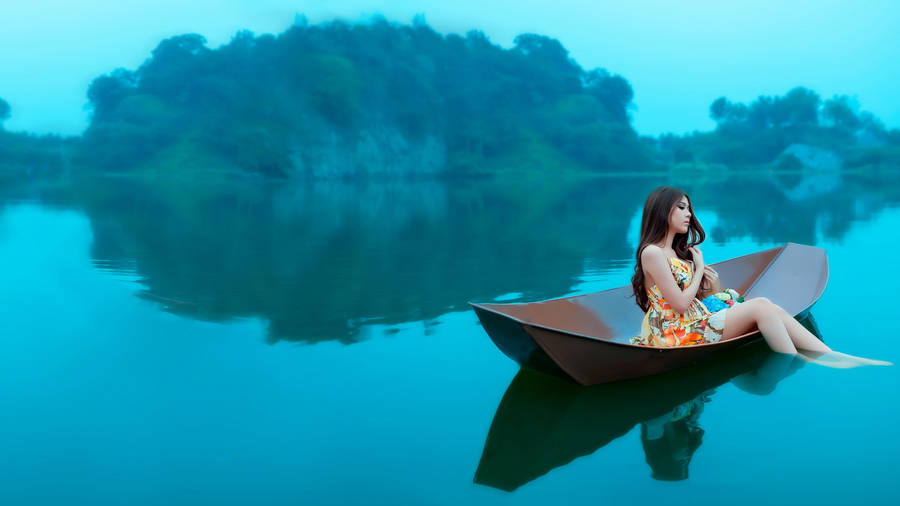 Chinese Woman On Canoe Wallpaper