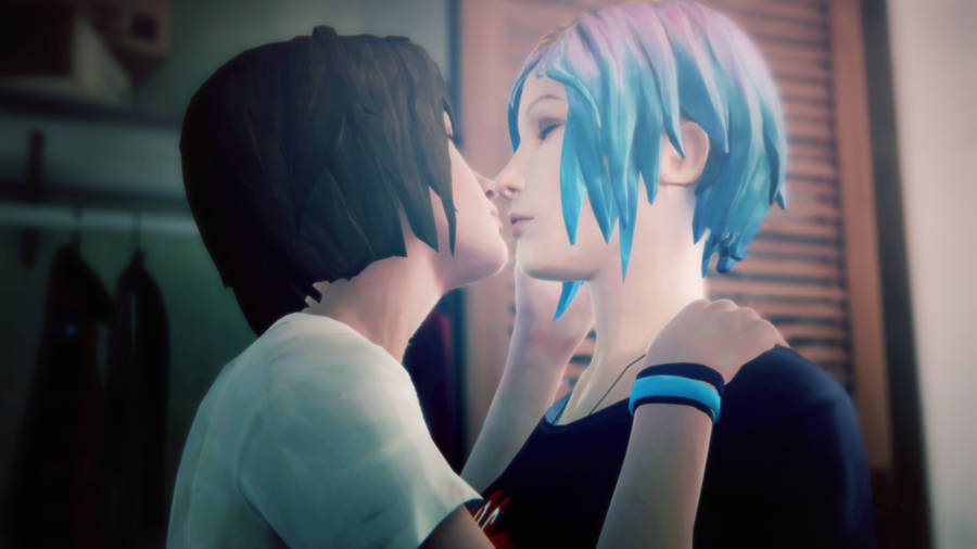 Chloe And Max Kiss Wallpaper