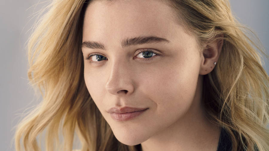 Chloë Grace Moretz Close Up Shot Wallpaper