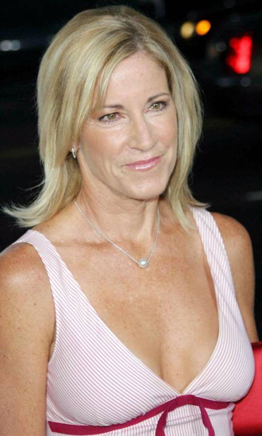 Chris Evert In A Pink Dress Wallpaper