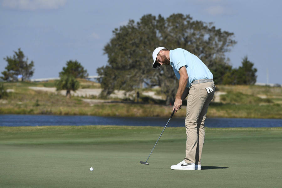 Chris Kirk Great Putting Posture Wallpaper