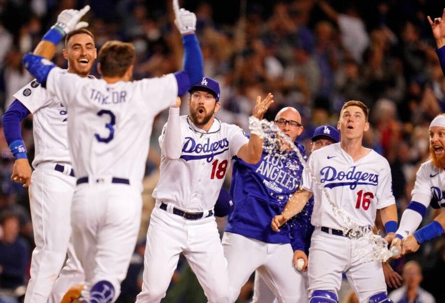 Chris Taylor And The Dodgers' Victory Wallpaper