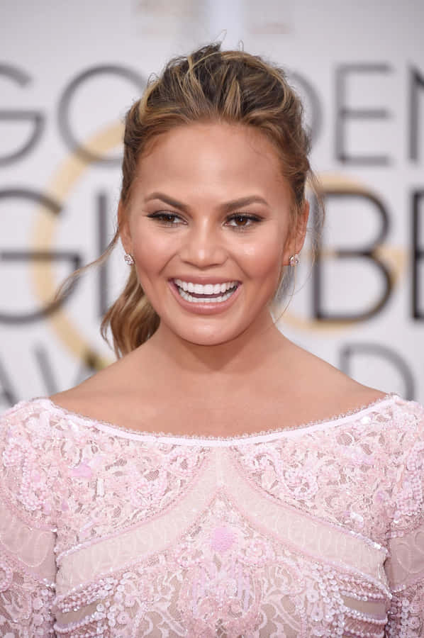 Chrissy Teigen Golden Globes Smile Wallpaper