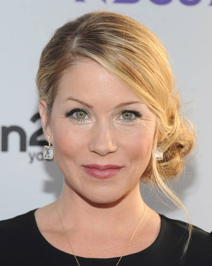 Christina Applegate Crash Pad Movie Premiere Wallpaper