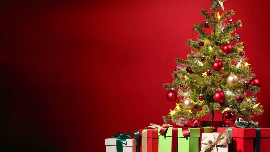 Christmas Tree With Gifts Background Wallpaper