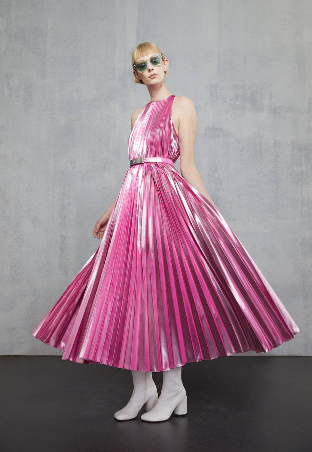 Christopher Kane Pleated Pink Flowy Dress Wallpaper