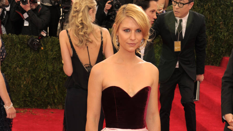 Claire Danes Shining At The 2014 Met Gala Wallpaper