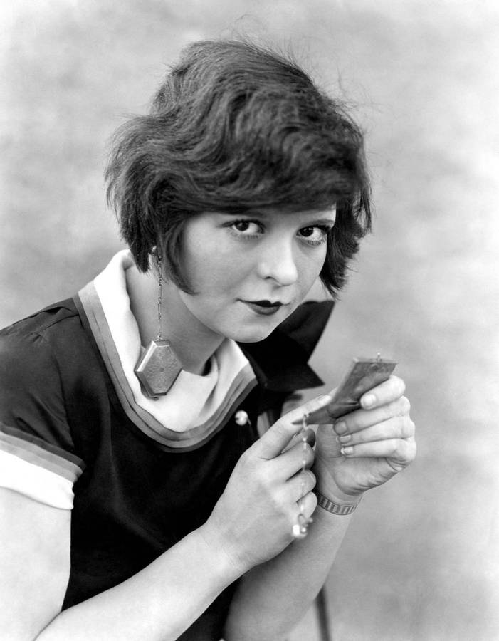 Clara Bow - The Original It Girl Wallpaper