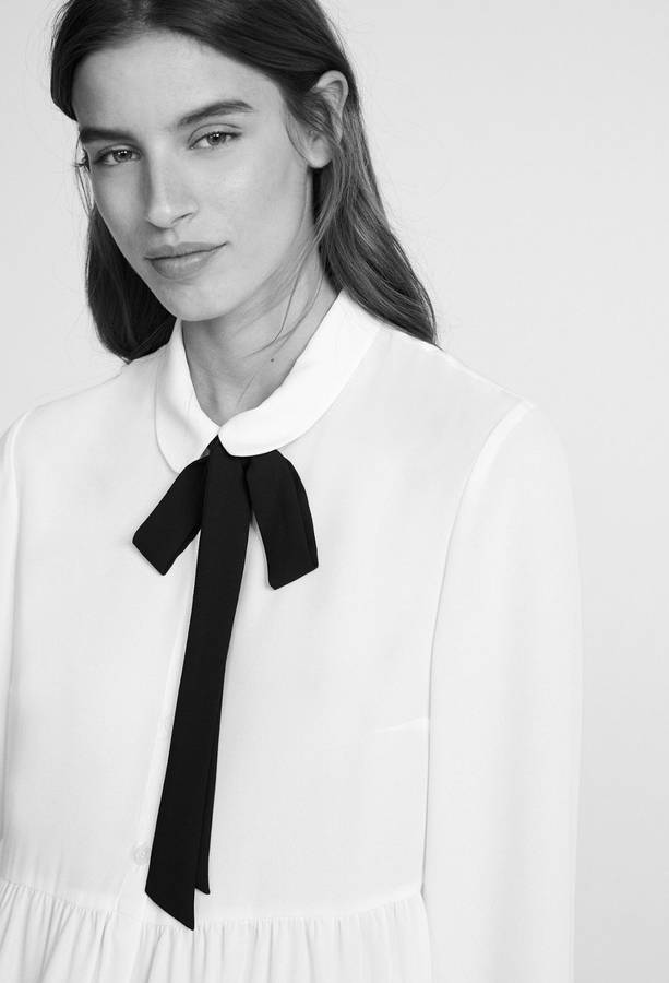 Claudie Pierlot White Top Black Ribbon Wallpaper