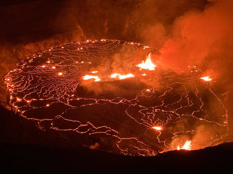 Close-up Kilauea Volcano Vent Magma Wallpaper