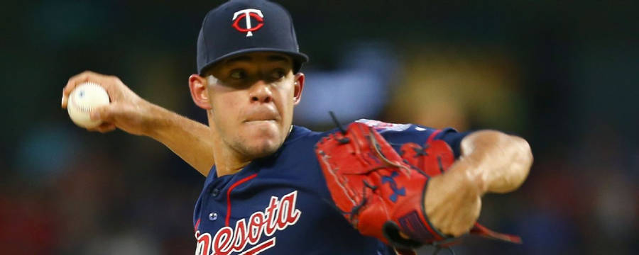 Closeup Jose Berrios Pitching Wallpaper