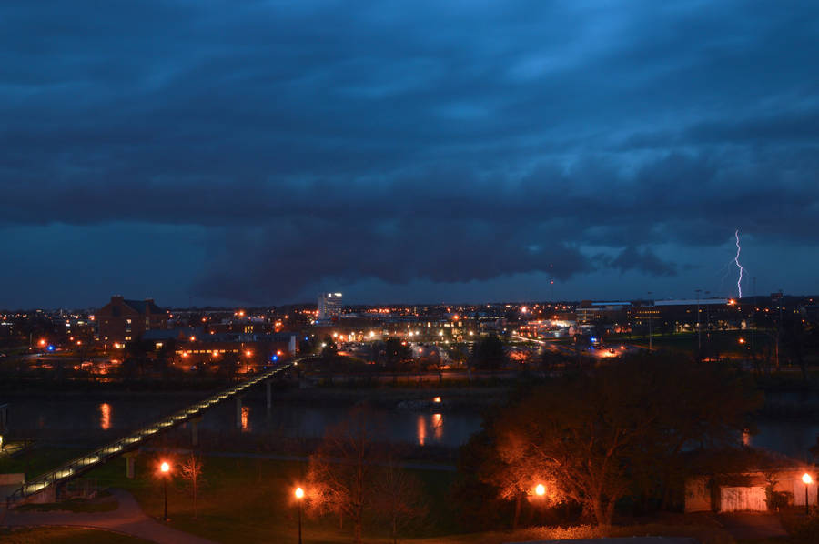 Cloudy Evening In Columbus Wallpaper