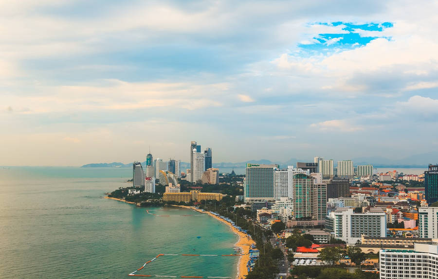 Cloudy Pattaya City Wallpaper